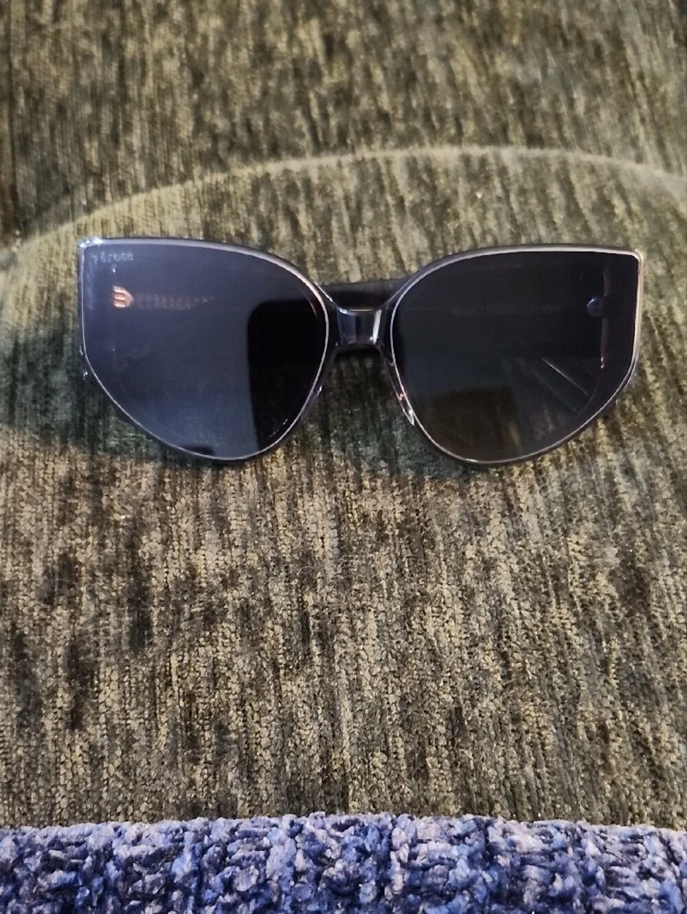 Feroce Gray Chic Cat-Eye Sunglasses - 
